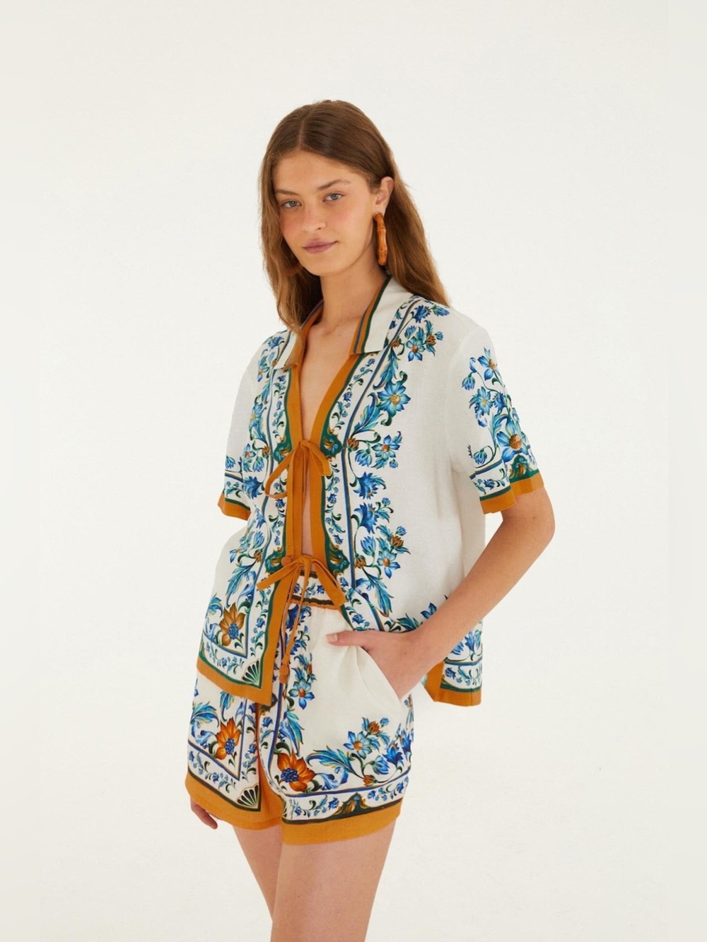 NWOT Farm Rio Officer-White Flora Tile floral linen-blend shorts S
